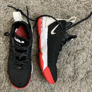 Nike LeBron 16 Xvi Gs basketball athletic shoes